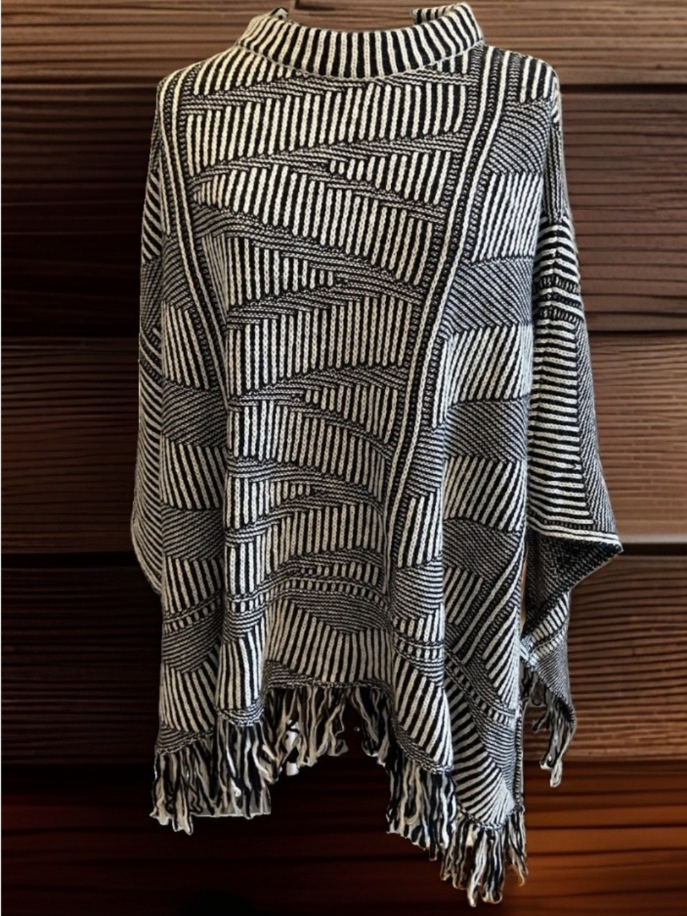 Ruff Hewn Shawl Black And White Geometric Knit Poncho Sweater Size S/M NEW
